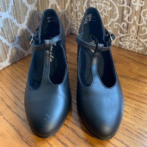 Capezio T-Strap Character Dance Shoes 5.5W, fits 6